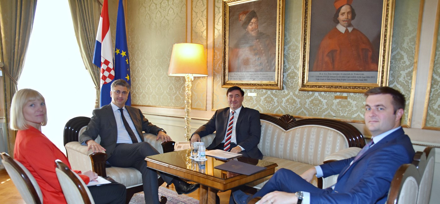 Predsjednik Vlade Plenković s predsjednikom Uprave INA-e Sándorom  Fasimonom